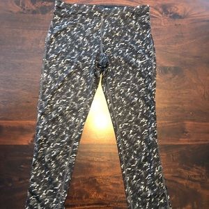 Women’s Nike Dri Fit Workout Capri Size Medium